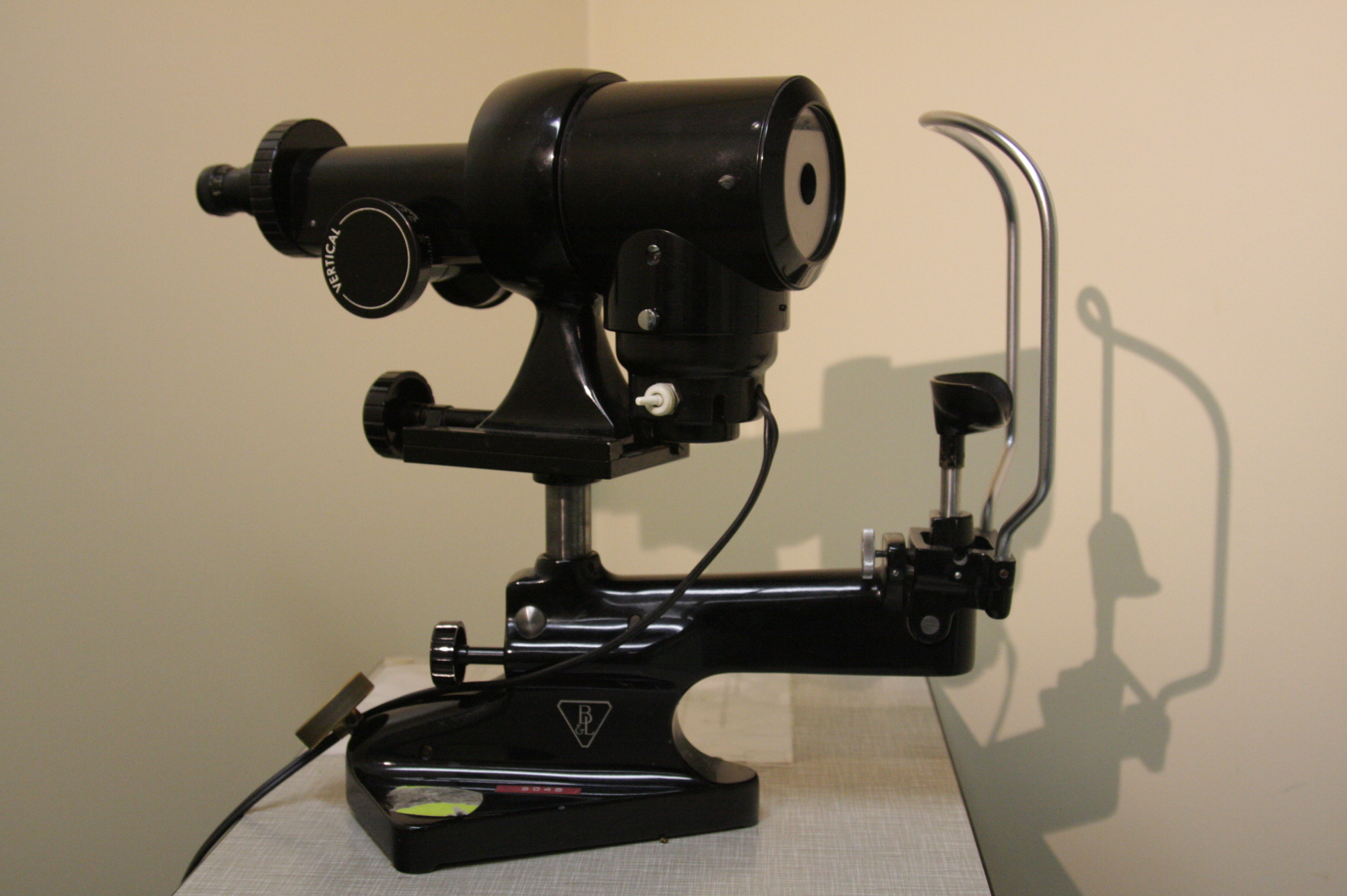 Figure 10.2.1 von Helmholtz (Bausch & Lomb) Keratometer